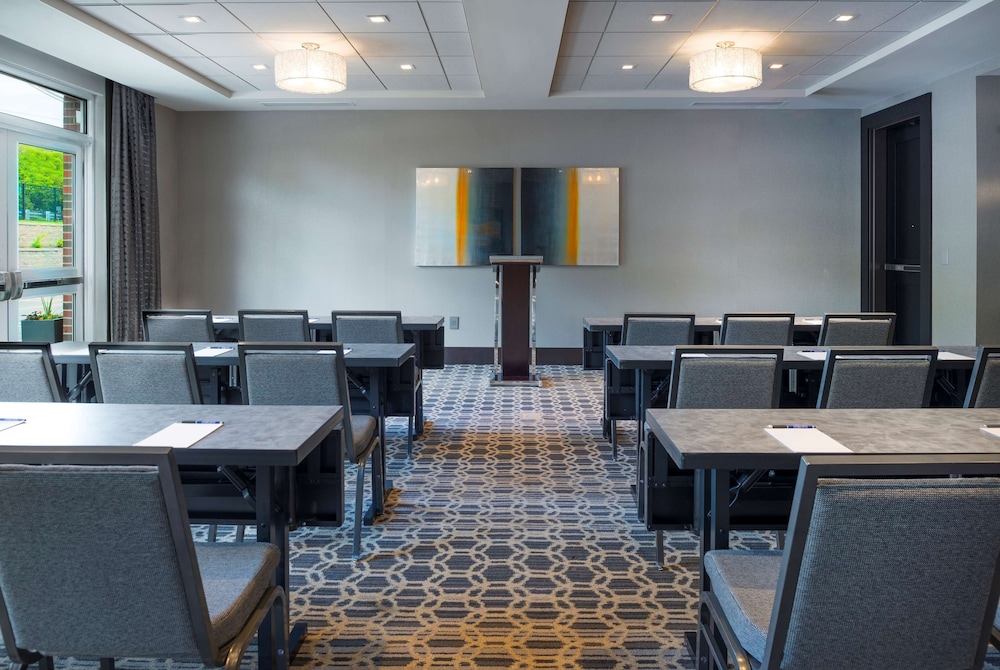 Hampton Inn & Suites Bridgewater - photo 40