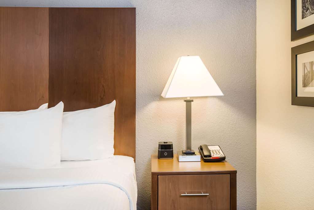 La Quinta Inn & Suites by Wyndham Morgantown - photo 28