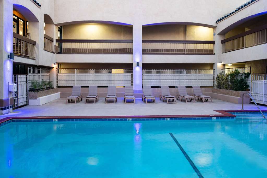 Days Inn & Suites by Wyndham Artesia - photo 10