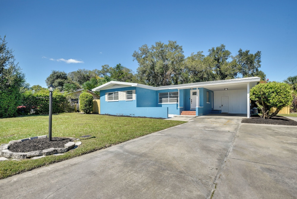 Vibrant Deland House Near Stetson University 19539243 — Deland