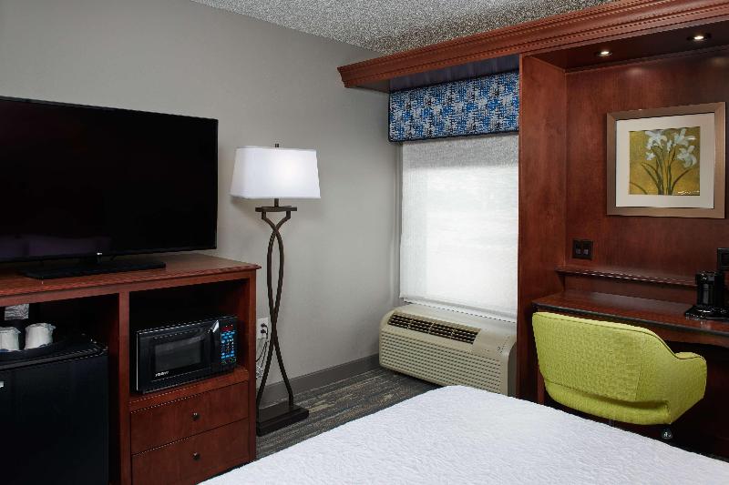 Hampton Inn Atlanta NW Cumberland - photo 10