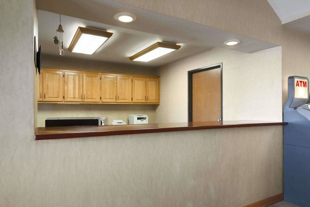 Super 8 by Wyndham Cuba - photo 4