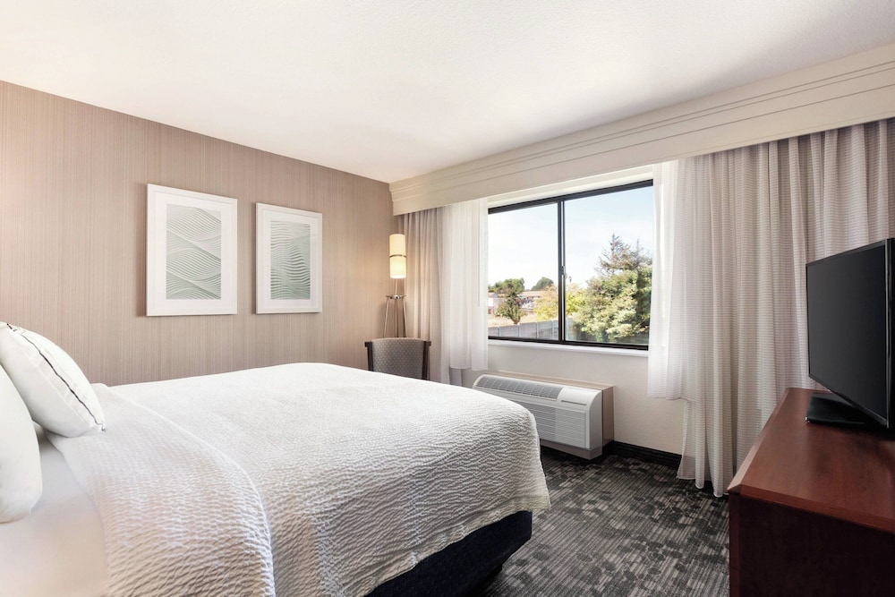 Courtyard by Marriott Salinas Monterey - photo 10