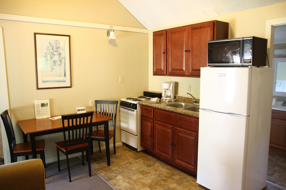 Kennebunk Gallery Motel & Cottages - photo 15