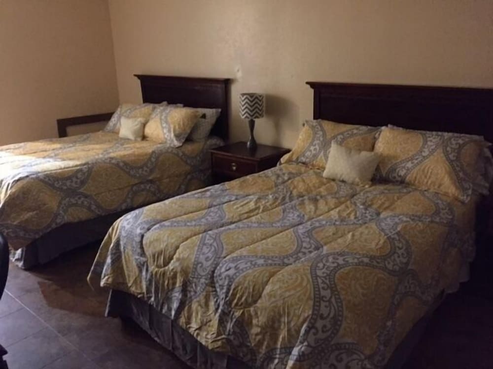 Gators Inn - photo 4