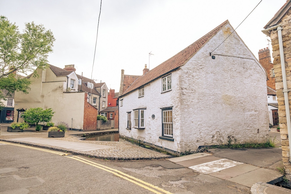 Cozy Cotswolds Retreat in Dursley in Dursley, United Kingdom