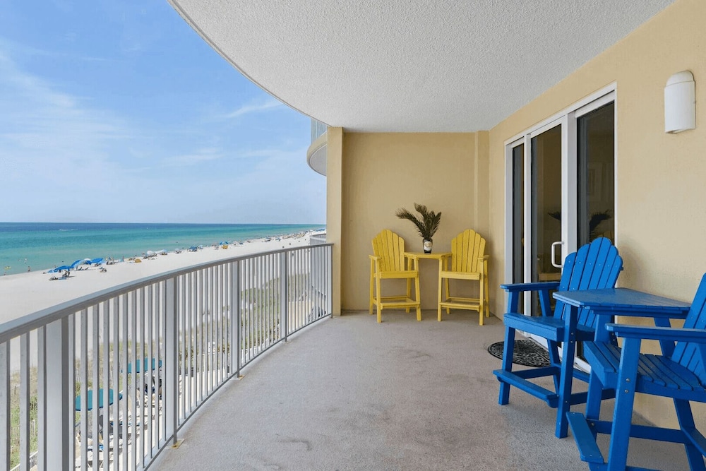 Emerald Isle Resort 405 by Avantstay Beachfront Beach Chairs Pool Access - photo 15