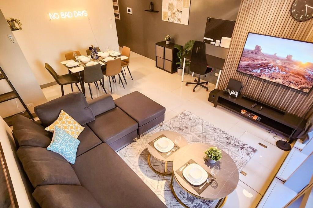 BGC 2BR Uptown Parksuites with PS4 43 — 4-Star Luxury Hotel in Manila, Philippines