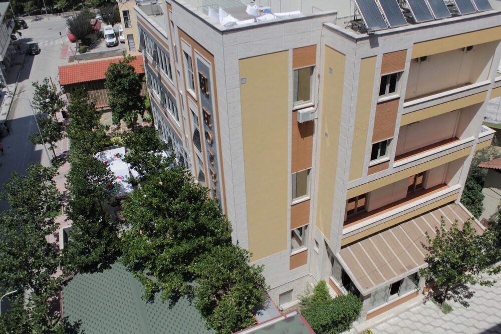 Hotel International — hotel in Fier