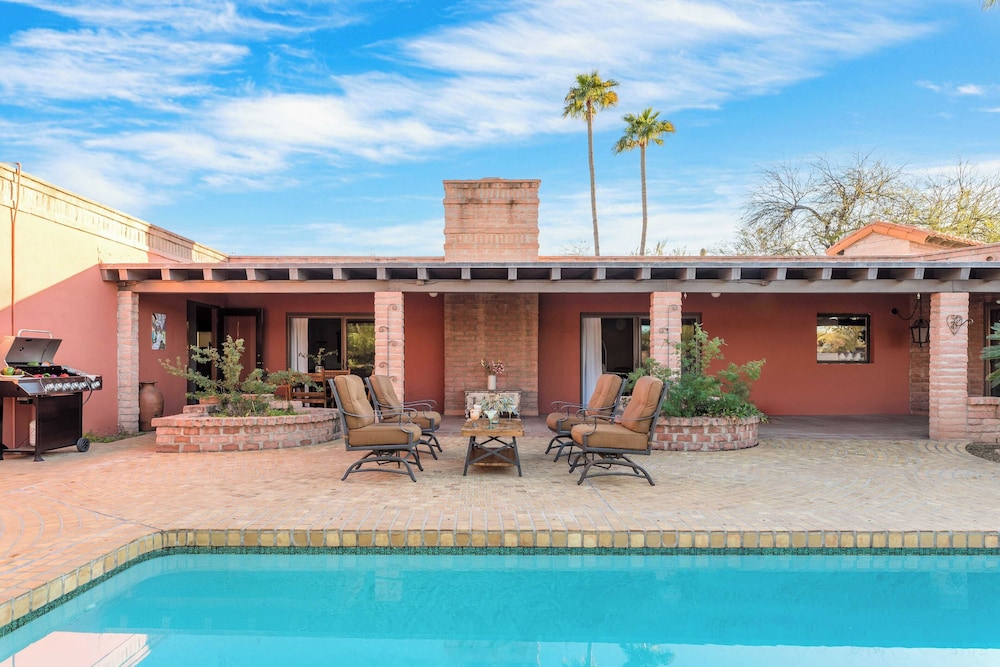 Charming 5BDR Hacienda w Pool Fire Pit Billiards La Casona by AvantStay - photo 6