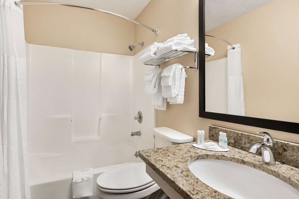 Super 8 by Wyndham Lincoln North - photo 35