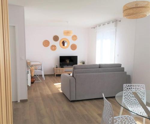 T2 Proche Marais Avec Vue Cathedrale Et Garage a Moto in Bourges, France