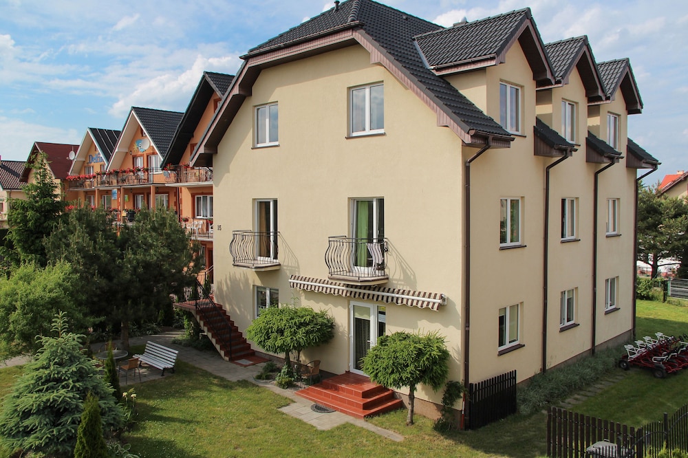 D.Galbatros 2 - carbon neutral hotel in Rewal