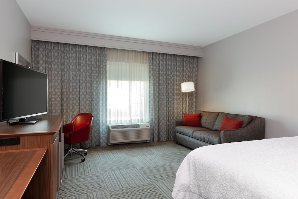 Hampton Inn Emerson LakePoint - photo 9