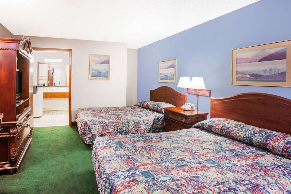Super 8 by Wyndham Malvern - photo 10