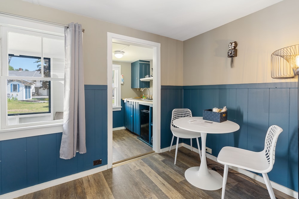 The Beaches Motel & Cottages - photo 36