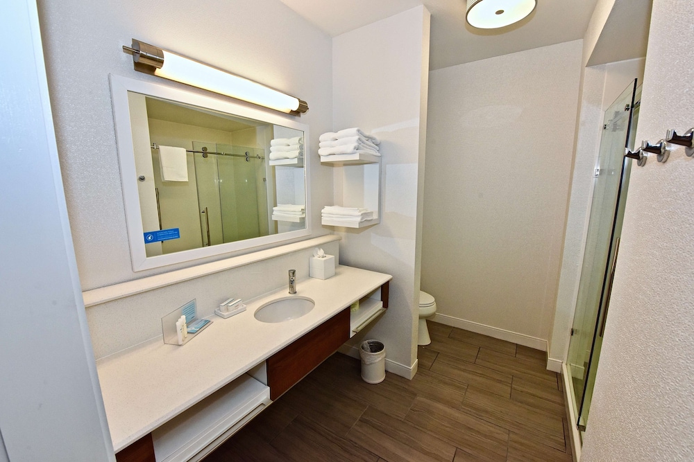 Hampton Inn Kirksville - photo 40