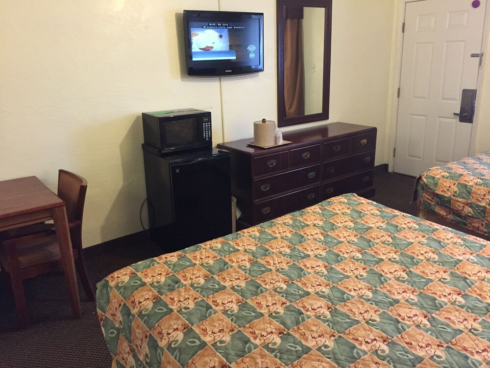 Budget Inn and Suites Colby - photo 24