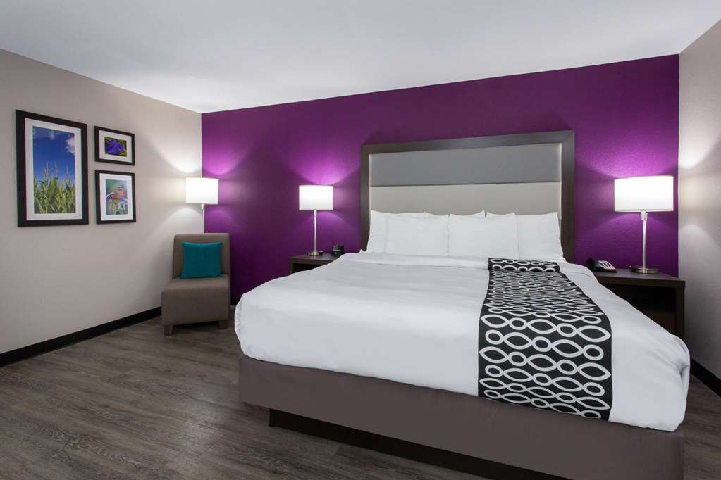 La Quinta Inn & Suites by Wyndham Effingham - photo 27