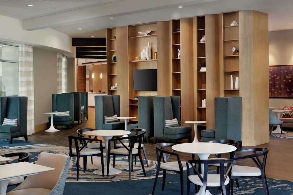 Hampton Inn & Suites Teaneck Glenpointe - photo 3