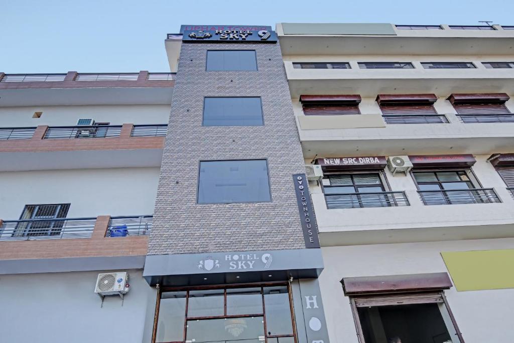 OYO Townhouse 1003 Hotel Sky 9 pet-friendly hotel Ludhiana