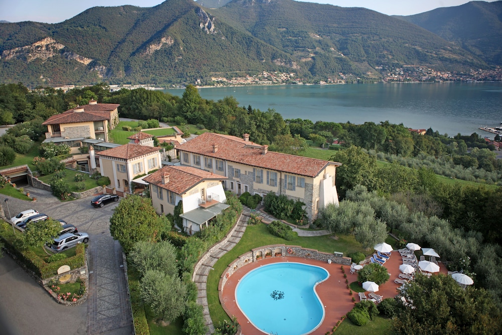 Romantik Hotel Relais Mirabella Iseo — 4-Star Luxury Hotel in Iseo, Italy