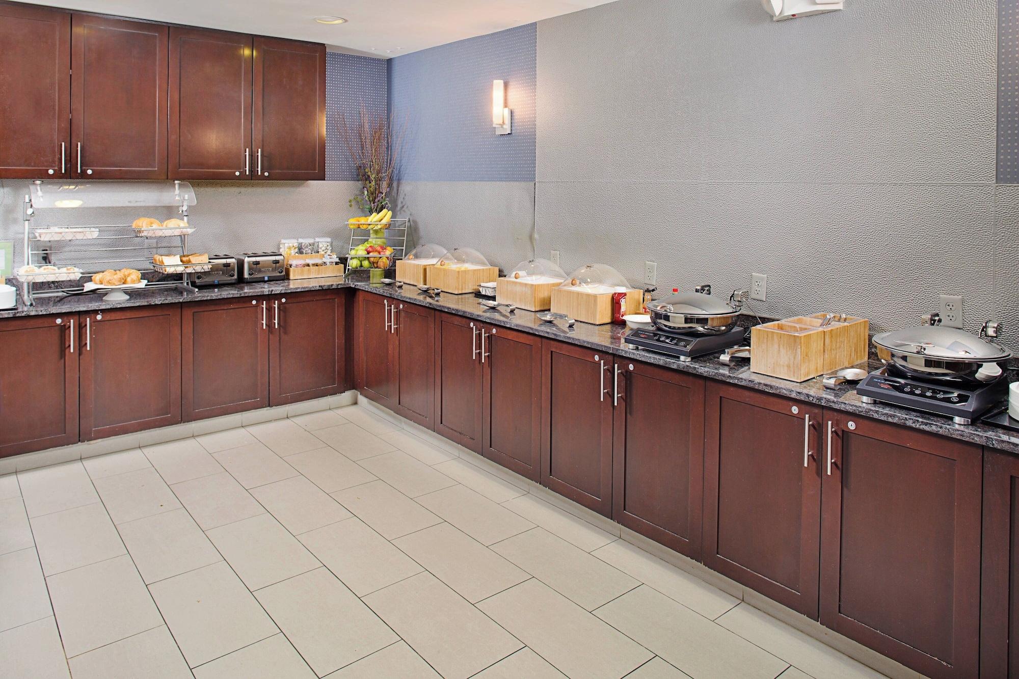 SpringHill Suites Manchester Boston Regional Airport - photo 27