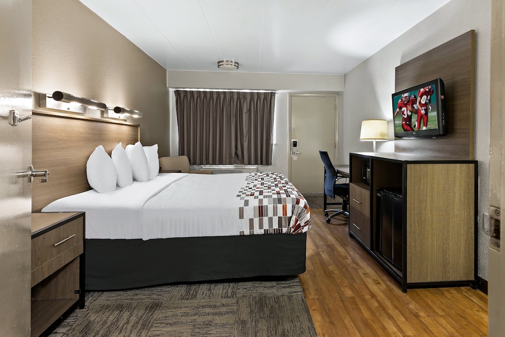 Red Roof Inn Cleveland Independence - photo 15
