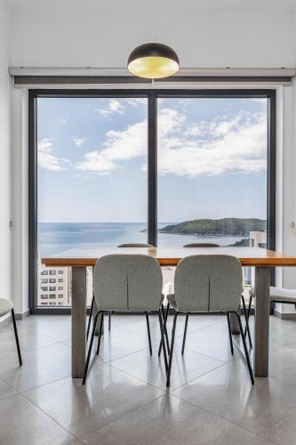 Modern Top Floor Sea View 3BR with Pools Spa & Fitness — 4-Star Luxury Hotel in Podgorica, Montenegro