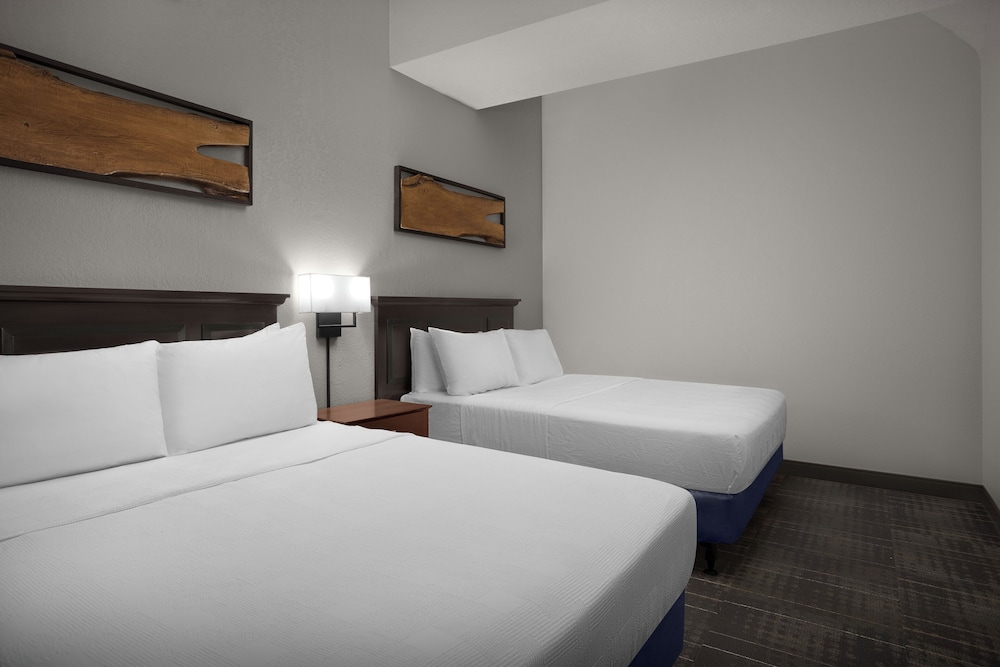 The Suites Hotel at Waterfront Plaza - photo 6