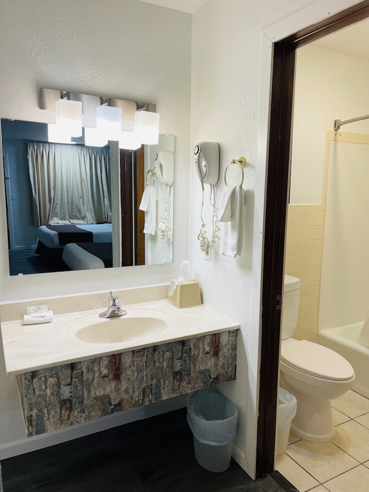 Sparta Inn - photo 44
