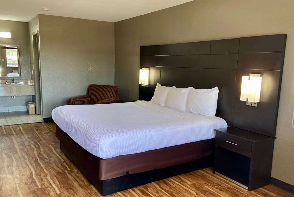 Days Inn by Wyndham Tupelo - photo 17