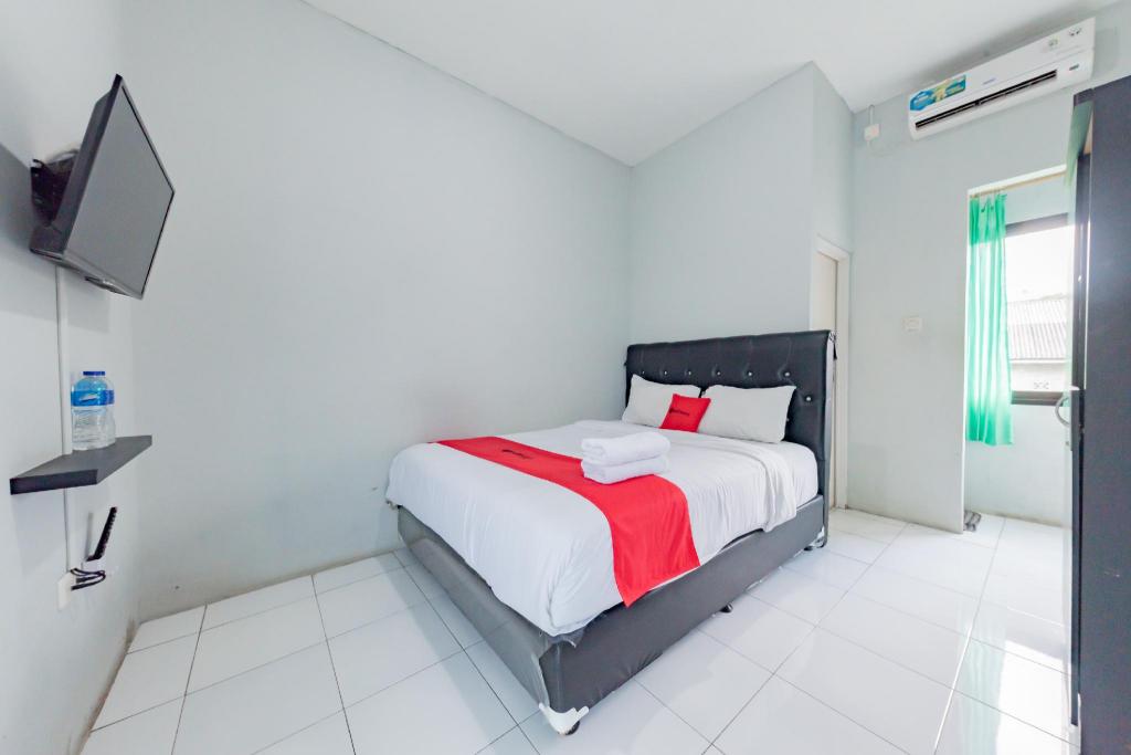 RedDoorz Syariah near RS Hermina Sukabumi — hotel in Sukabumi