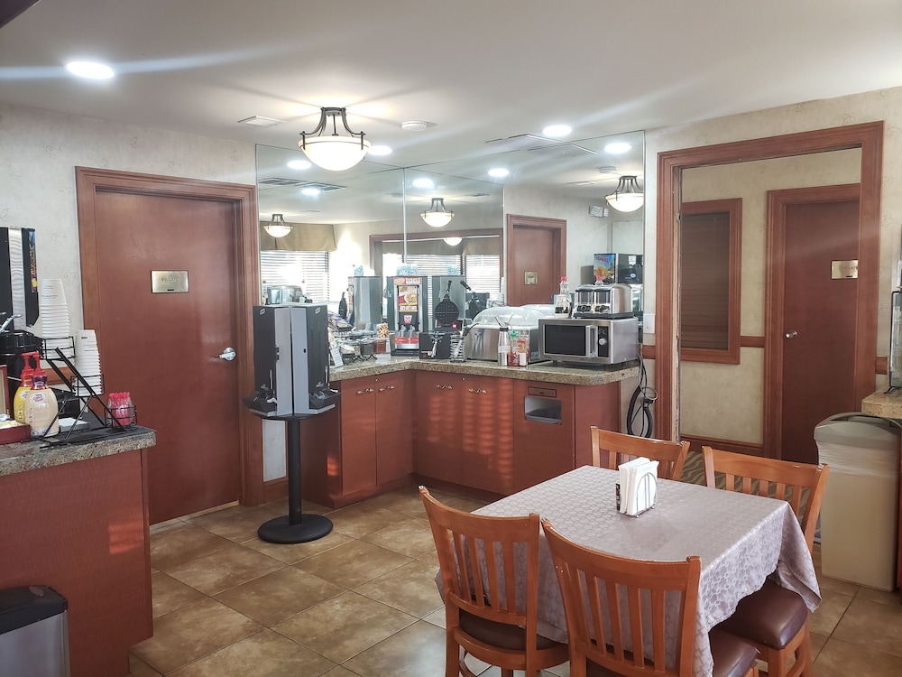 Airport Inn Boise - photo 40