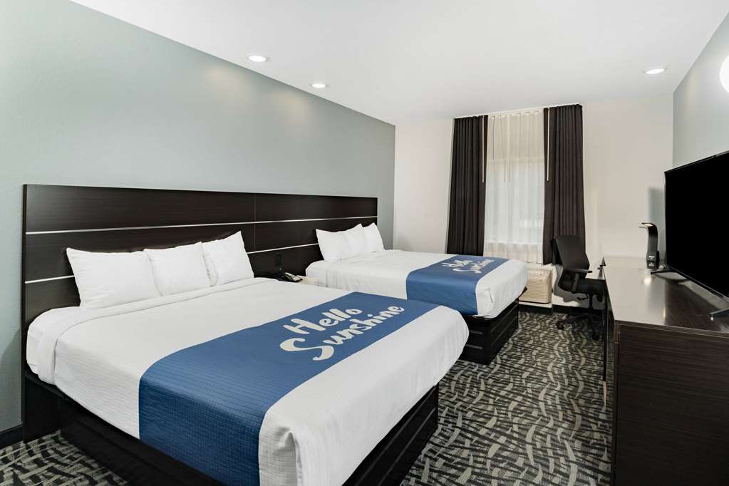 Days Inn & Suites by Wyndham Horn Lake Memphis Graceland - photo 23