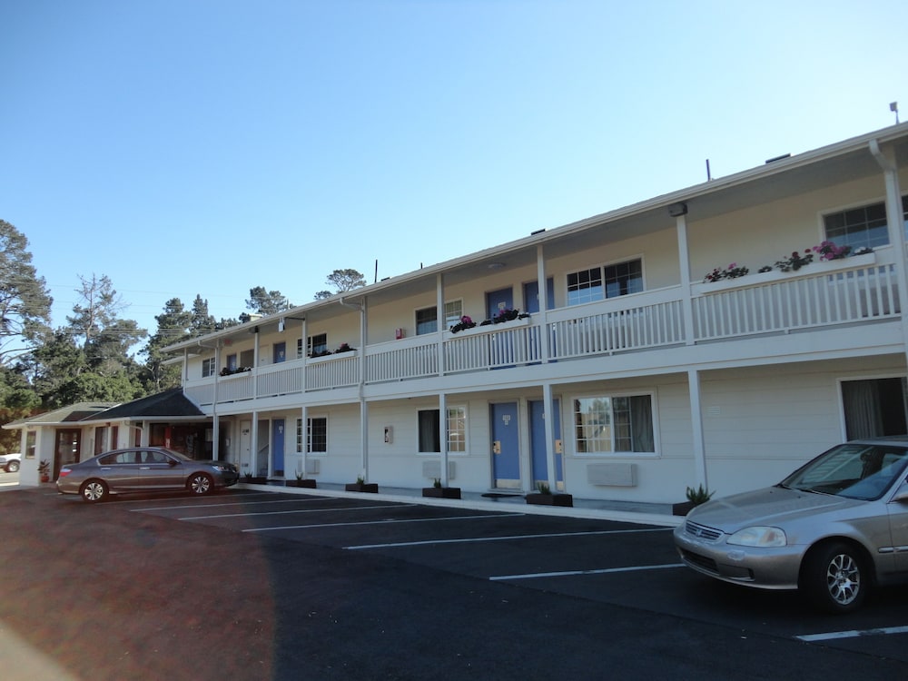 Fisherman's Cove Inn - photo 41