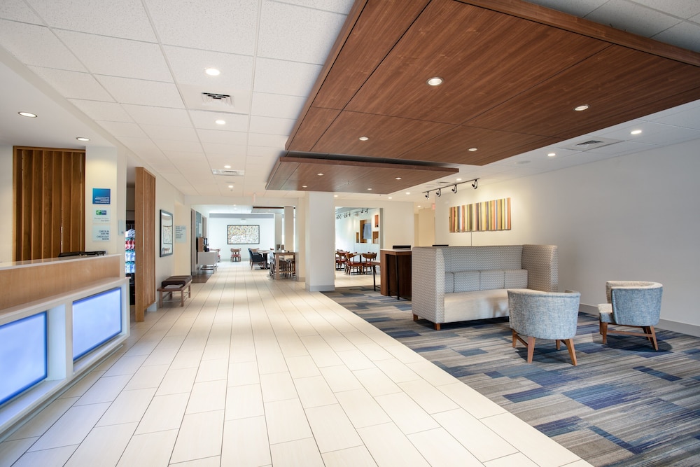 Holiday Inn Express & Suites Manhattan by IHG - photo 40