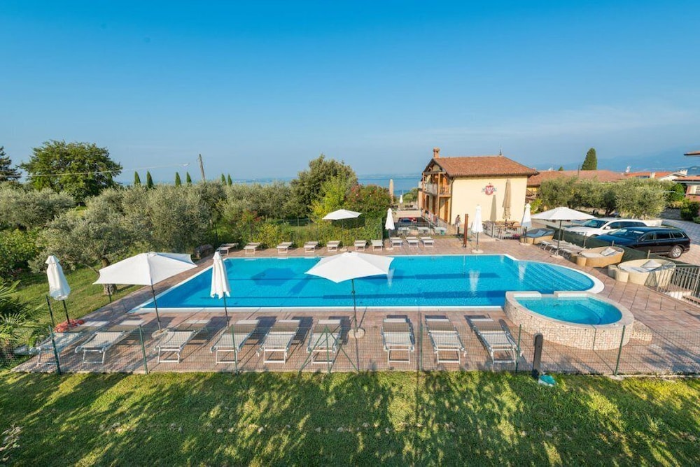 Agriturismo Costadoro — 4-Star Luxury Hotel in Bardolino, Italy