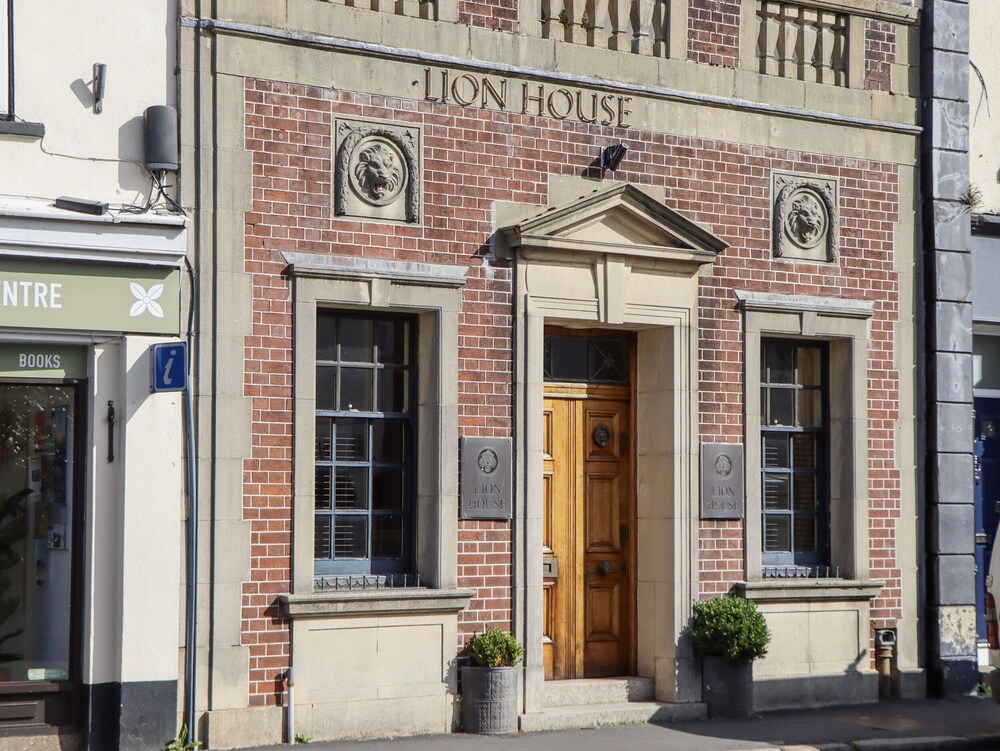 Lion House — 4-Star Luxury Hotel in Newton Abbot, United Kingdom