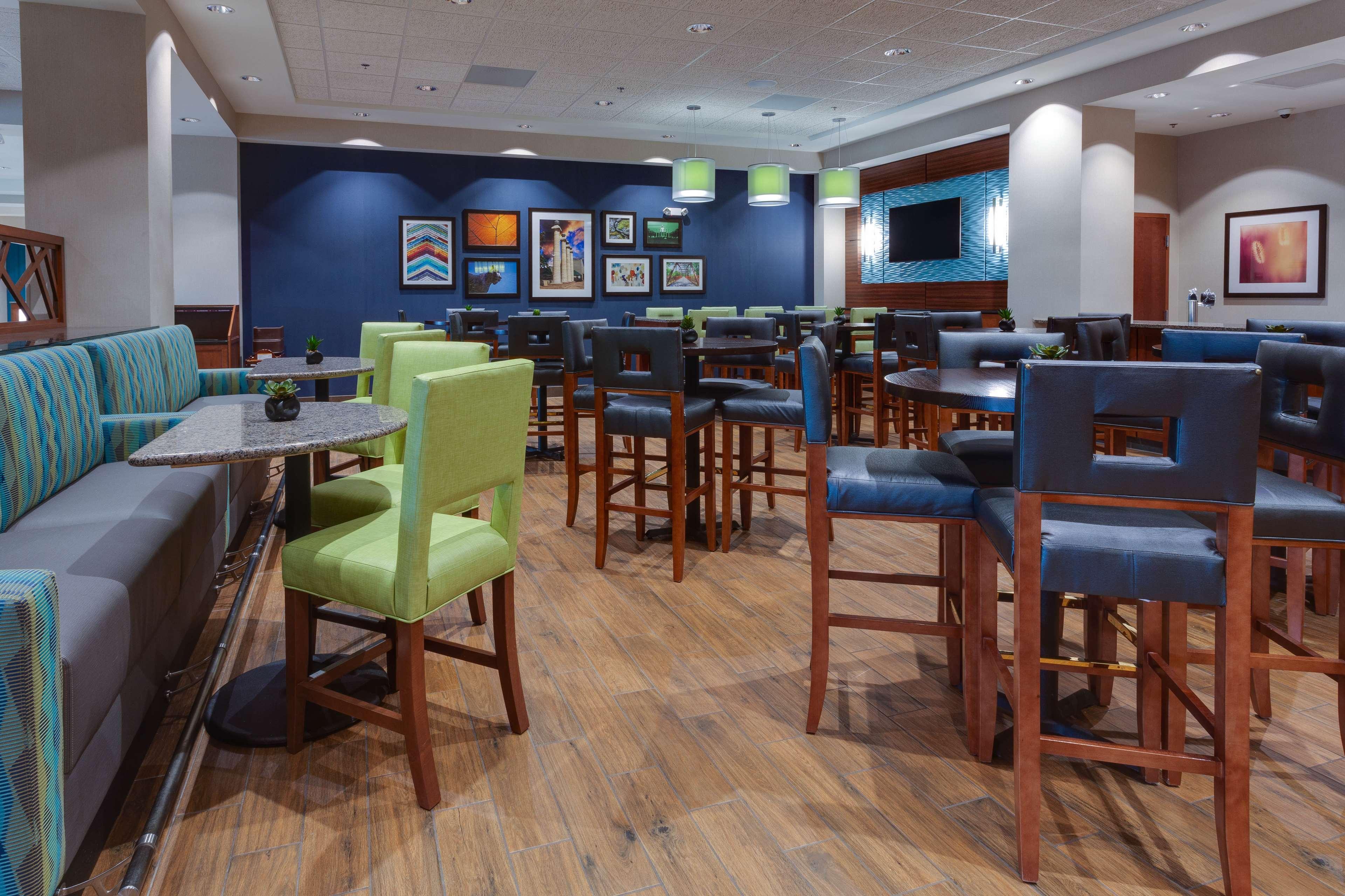 Howard Johnson Inn Columbia - photo 35