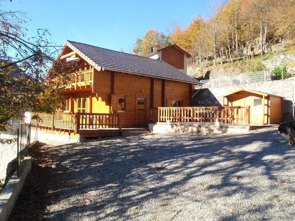 Chalet With 3 Bedrooms in Orlu With Wonderful Mountain View Furnished Terrace and Wifi — 4-Star Luxury Hotel in Ax-Les-Thermes, France