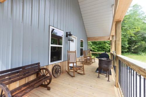 Kentucky Coal Cabin 2 min from Lake Cumberland — 4-Star Luxury Hotel in Jamestown, United States