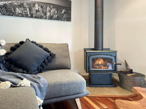 Tranquil Escape with Beautiful Mountain Views - last minute hotel in Ninderry