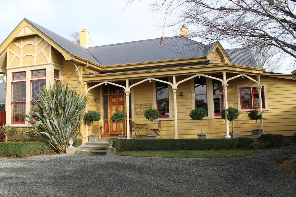 Villa Rouge B&B — 4-Star Luxury Hotel in Invercargill, New Zealand