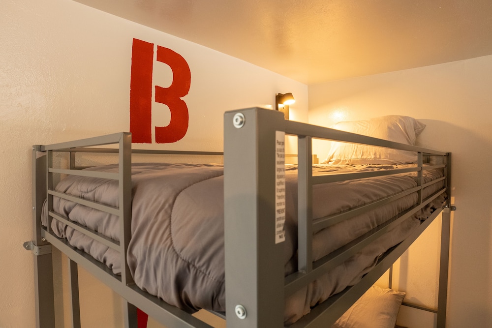 The Junction Hotel and Hostel - photo 9