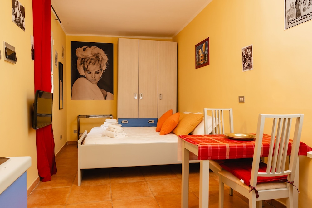 Studio House da Pasolini a Mastroianni — 4-Star Luxury Hotel in Rome, Italy