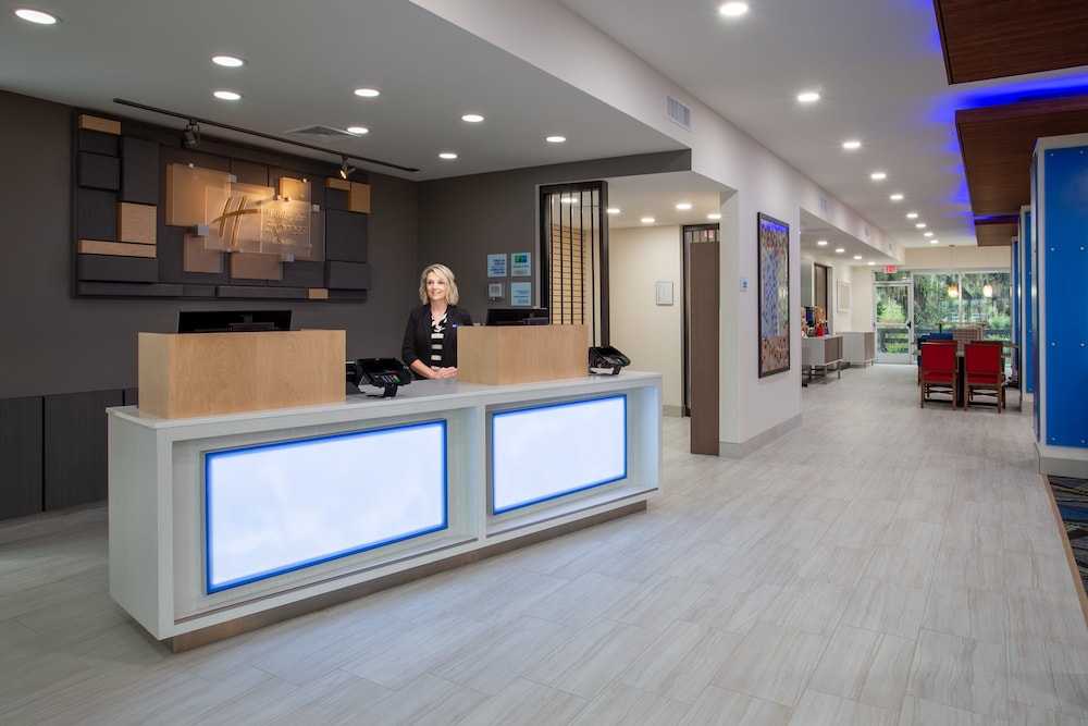Holiday Inn Express & Suites Deland South by IHG - photo 2