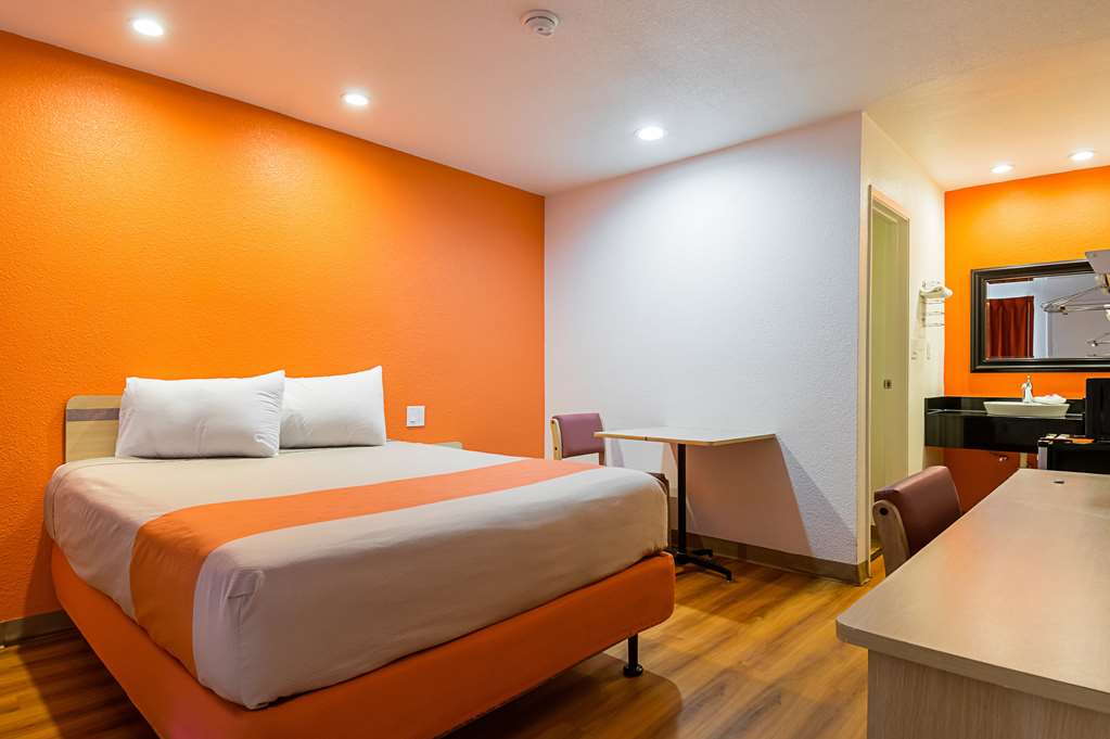 Motel 6 Lost Hills CA - photo 12