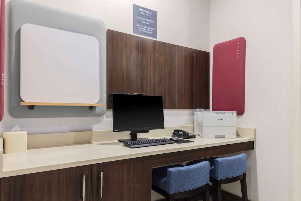 Hilton Garden Inn Detroit Utica - photo 21