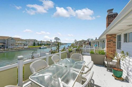 Waterfront Escape - last minute hotel in Massapequa